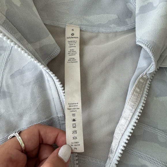 Women's Gray Camouflage Jacket - Picture 5 of 5